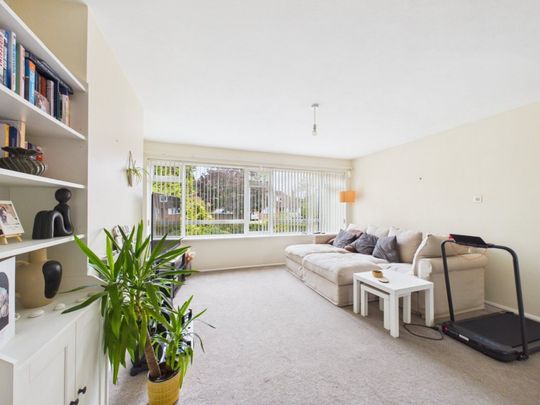 Chalfont Avenue, Amersham, Buckinghamshire,HP6 - Photo 1