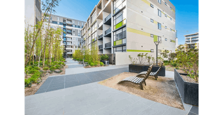 Luxury one bedroom plus study apartment in Platinum building - Photo 3