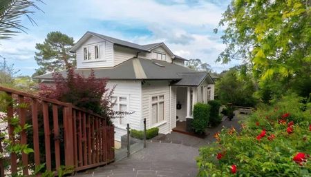 Exquisite 4-Bedroom Manor with Stunning Bush Views in Lucas Heights - Photo 5