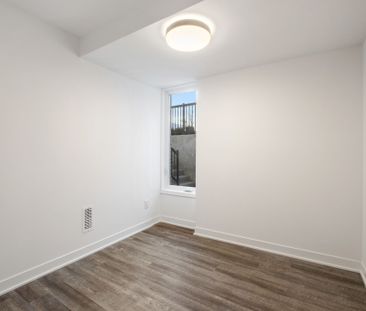 For Lease - 40 Ed Clark Gardens Unit# Th1, Toronto, Ontario - Photo 4