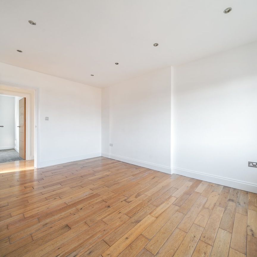 Flat to rent - Mayplace Road East, Bexleyheath, DA7 - Photo 1