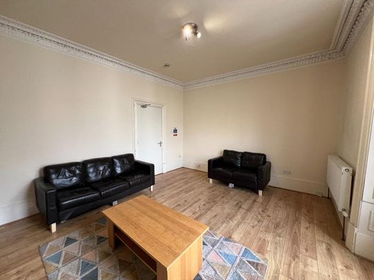 3 bedroom flat to rent - Photo 1