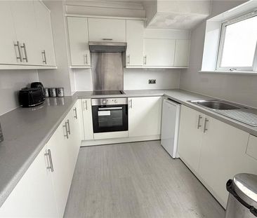 3 bedroom semi-detached house to rent - Photo 6