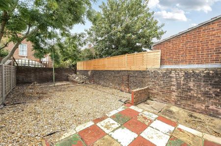 3 bedroom terraced house to rent - Photo 2