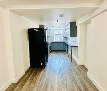 3 bedroom flat to rent - Photo 6