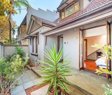 Contemporary Urban Living in the Heart of Crows Nest - Photo 4