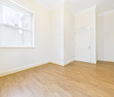 Queens Road, Hampton Hill, TW12 - Photo 3