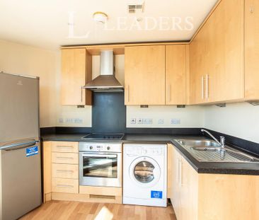 2 bedroom flat to rent - Photo 2