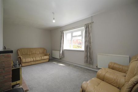 3 bedroom semi-detached house to rent - Photo 4