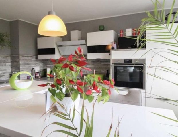 Haus im Haus / 4-Zimmer Maisonette-Wohnung mit EBK & Stellplatz - Photo 1