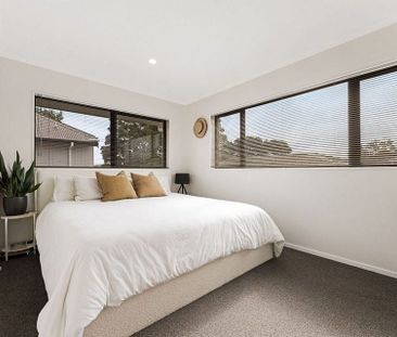 Modern & Sun-Drenched 3-Bedroom Home - Photo 4