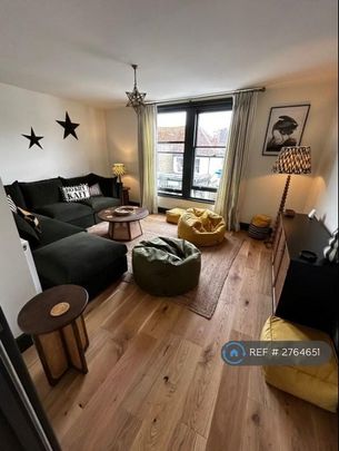 4 bedroom semi-detached house to rent - Photo 1