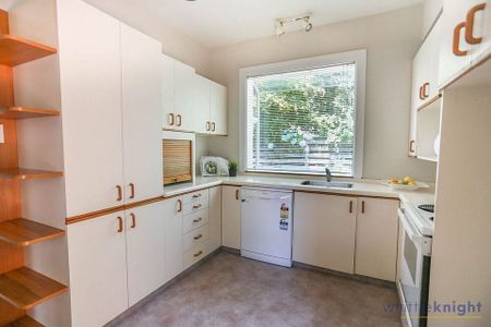 Charming Fendalton 3BR Home w/Courtyard - Photo 5