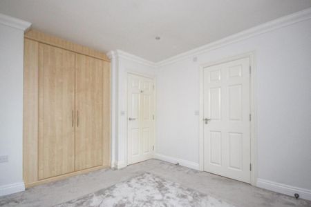 4 bedroom semi-detached house to rent - Photo 5