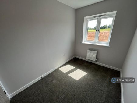 3 bedroom semi-detached house to rent - Photo 4
