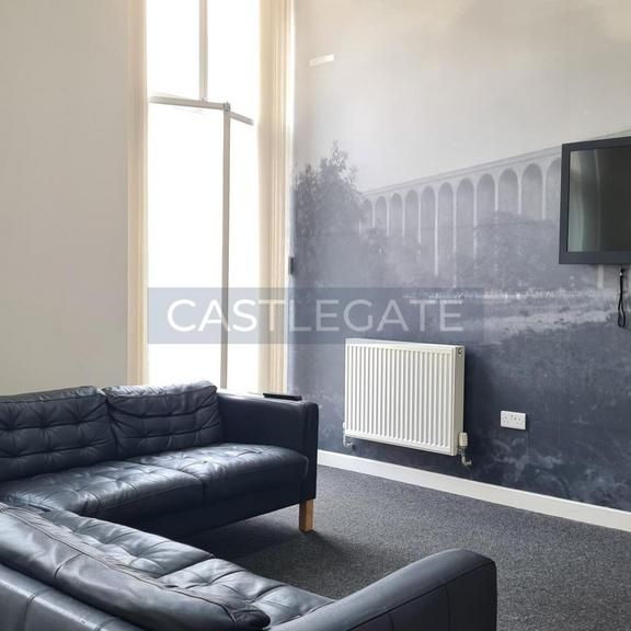 7 bedroom flat share to rent - Photo 1