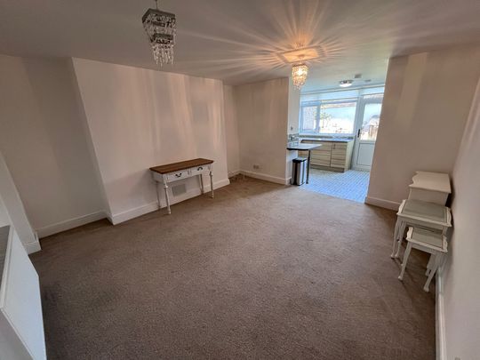 Basement Flat, Walter Road, Swansea. SA1 5PY - Photo 1