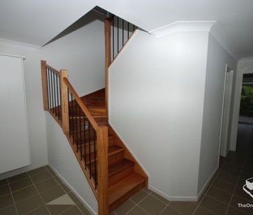 TOWNHOUSE IN BEAUTIFUL GATED COMPLEX - Photo 4