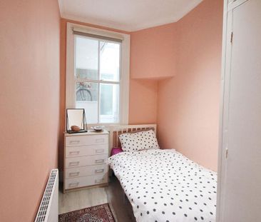 3 bedroom ground floor flat to rent - Photo 2