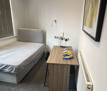 1 bedroom in a house share to rent - Photo 3