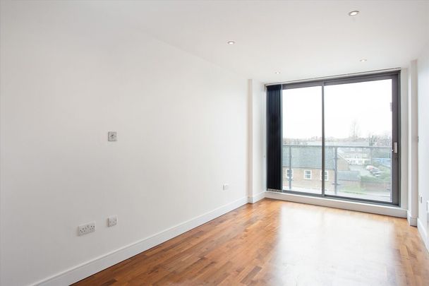 A bright and well-presented two bedroom flat in Qube Court, Balham SW12. - Photo 1