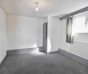 4 bedroom flat to rent - Photo 1