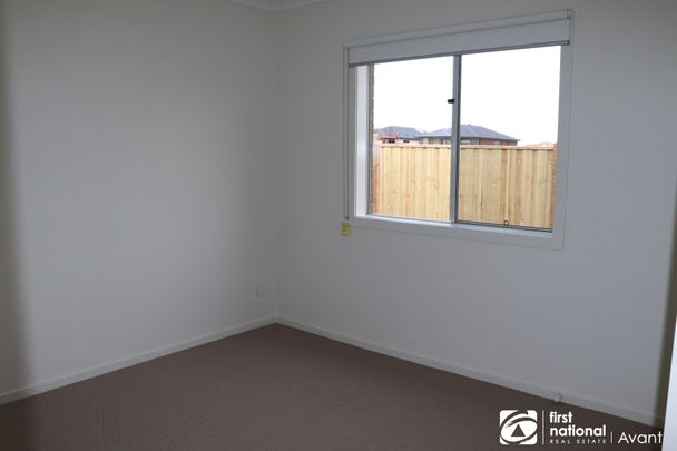 Family home in Truganina! - Photo 1