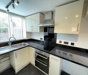 3 bedroom terraced house to rent - Photo 2