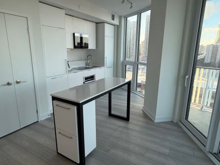 For Lease - 1 Fairview Road Unit# 1304, Mississauga, Ontario - Photo 2