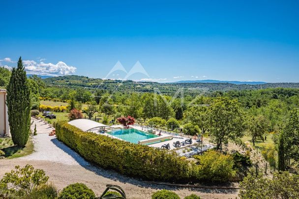 Proche Gordes - Belle bastide avec piscine chauffée - Photo 1