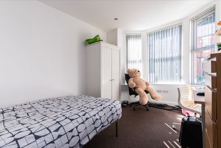 6 Bedroom Student Home! 162pppw 52 Weeks. All Bills included. No fees Room 3 - Photo 3