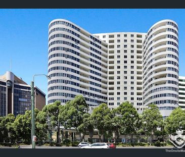Spacious, Stylish & Modern Furnished Apartment in the Heart of Chat... - Photo 1