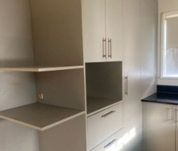 Charming 2-Bedroom Home with Garage – Perfect Location! - Photo 4