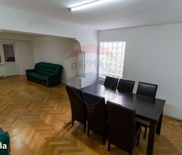 Casă / Vilă cu 6 camere de închiriat în zona Centru Vechi - Fotografie 4
