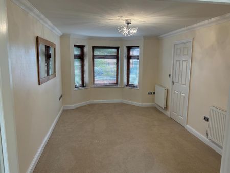 4 bedroom detached house to rent - Photo 2