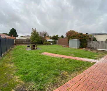 Convenience and Comfort, Newly Renovated Opposite to Deakin! - Photo 2