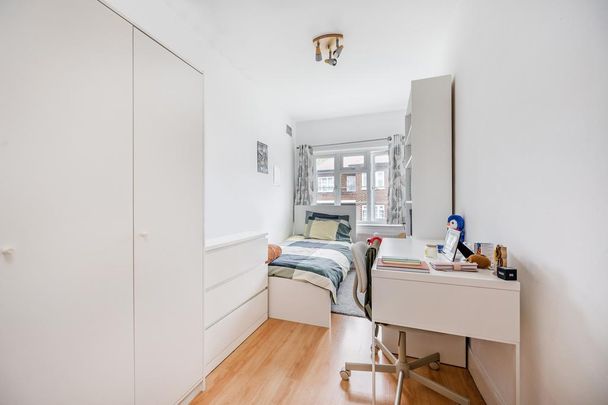 3 bedroom flat to rent - Photo 1