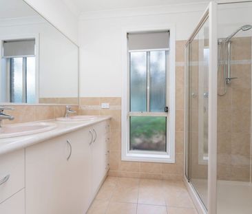 SOUGHT AFTER EAST ALBURY - Photo 2