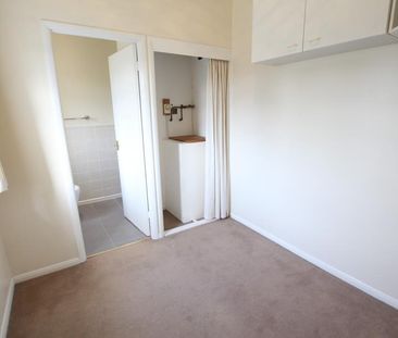 Raglan Road, Woking, Surrey, GU21 - Photo 5