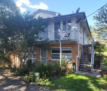 Charming Ground Floor Unit in Convenient Greenslopes Location - Photo 1