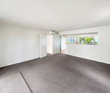 BIG AND BEAUTIFUL-JUST REDECORATED-CENTRAL STANMORE - Photo 4