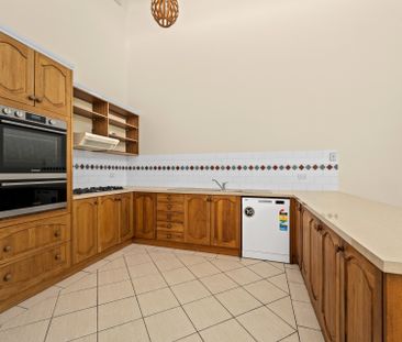 Spacious Apartment With High Ceilings In The Heart Of North Albury - Photo 6