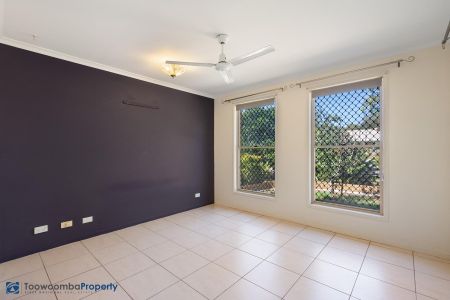 Spacious Family Home in Quiet Darling Heights Location - Photo 3