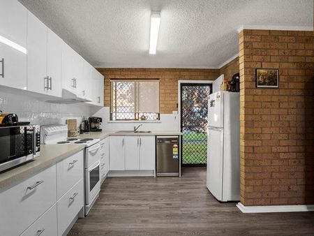 Lakeside Living Just 400m from the Water - Photo 4