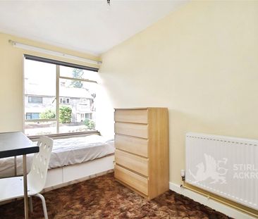 Blackwell Avenue, Guildford, Surrey, GU2 8LU - Photo 4