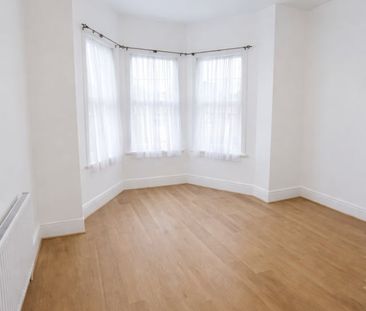 2 Bed Flat, Eastwood Road, IG3 - Photo 4