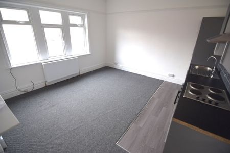 To Let 1 Bed Apartment - Photo 2