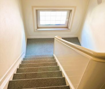 Modernisierte 2,5 Zi.-DG- Wohnung im Dreifamilienhaus - Photo 1