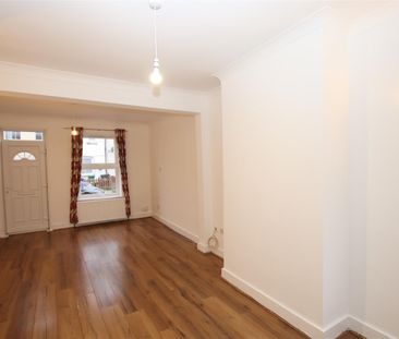 3 bedroom Terraced House to let - Photo 4