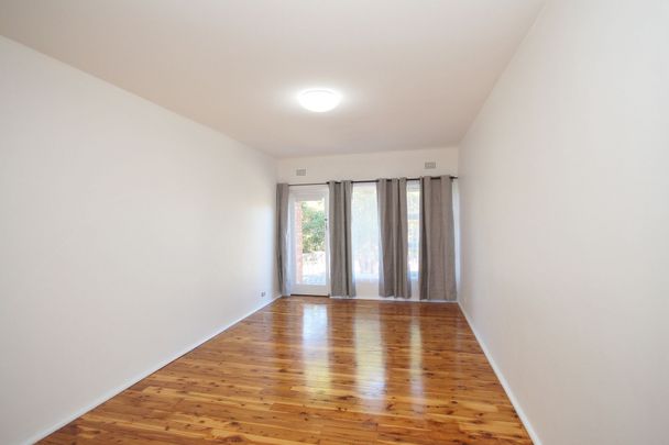 Bright & Convenient Two-Bedroom Apartment - Photo 1
